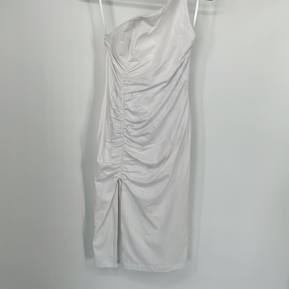 superdown Brynn Ruched Midi Dress in White S - Picture 2 of 9